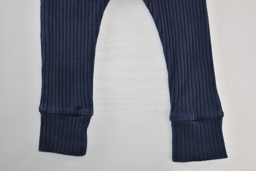 Dark blue ribbed leggings
