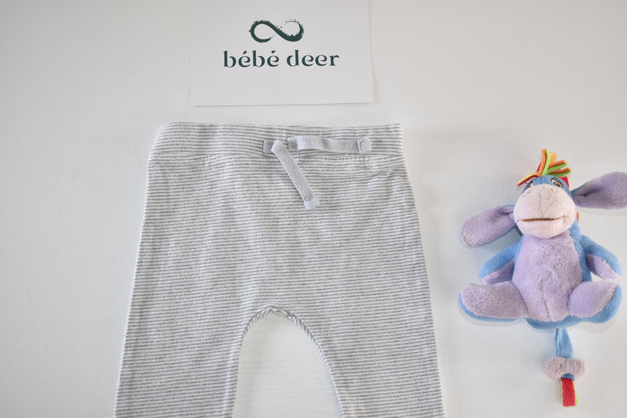 Light grey and white striped leggings