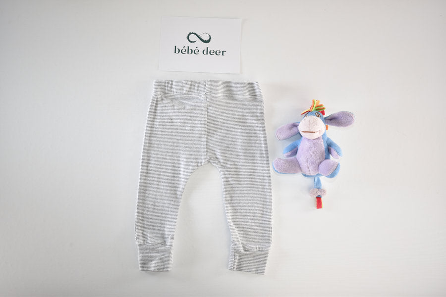 Light grey and white striped leggings