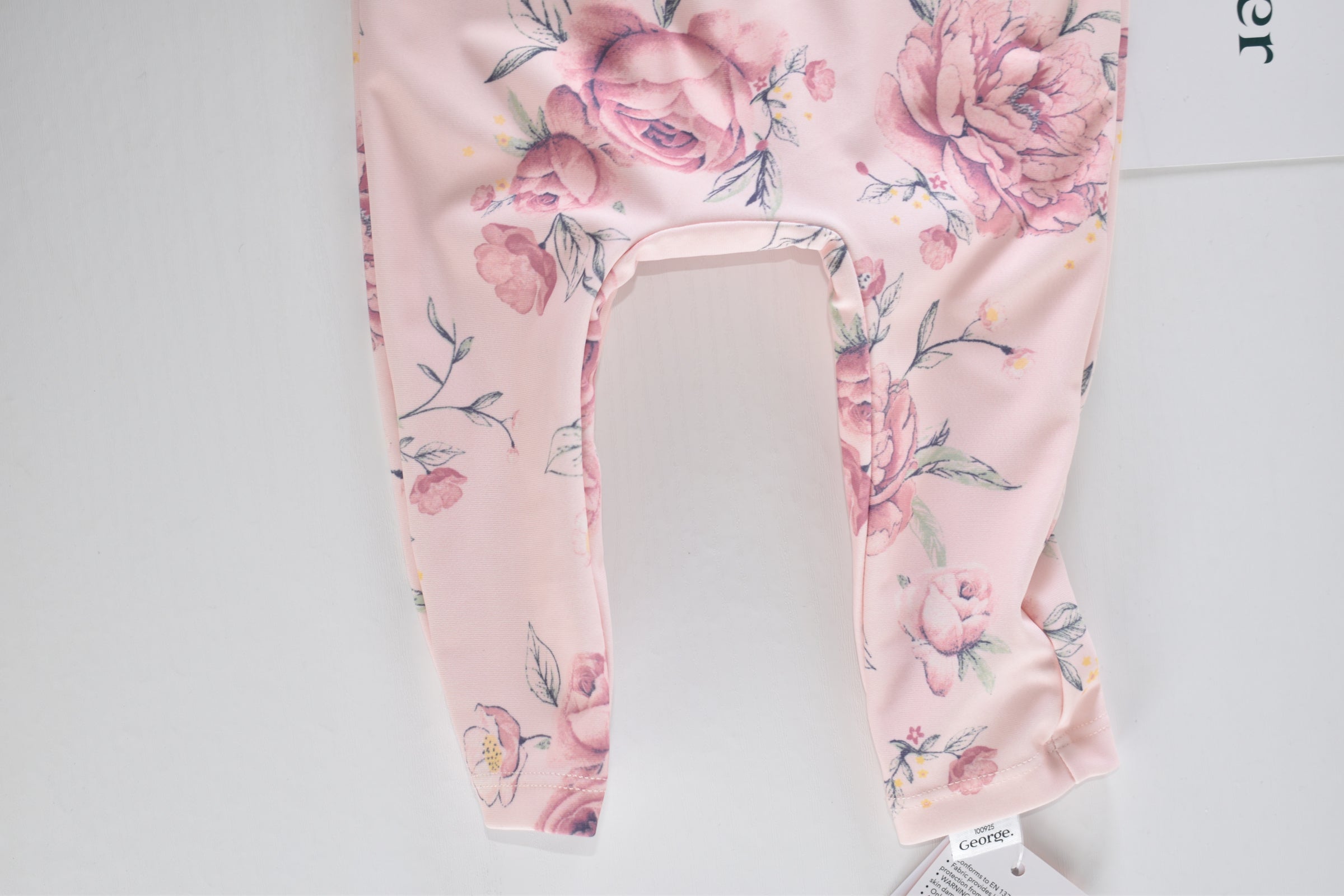 Floral UPF 40+ swimsuit & sun hat set new with tag
