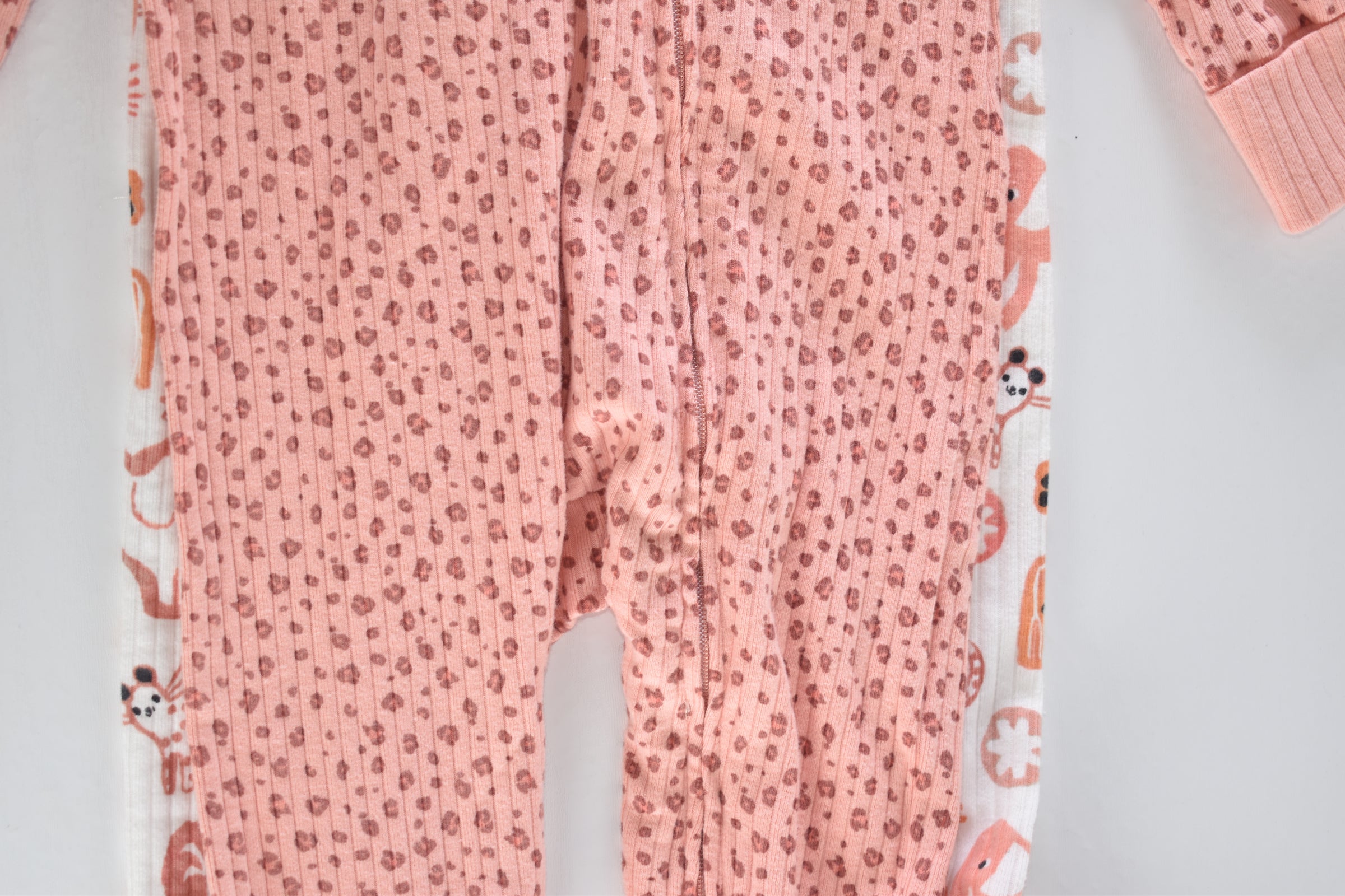 2 ribbed sleepsuits