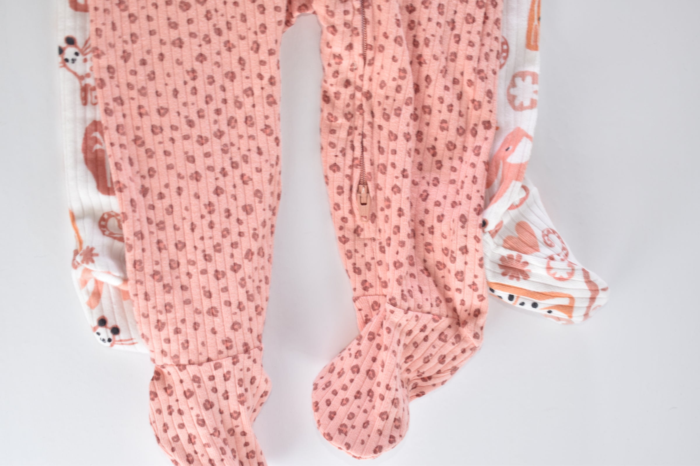 2 ribbed sleepsuits