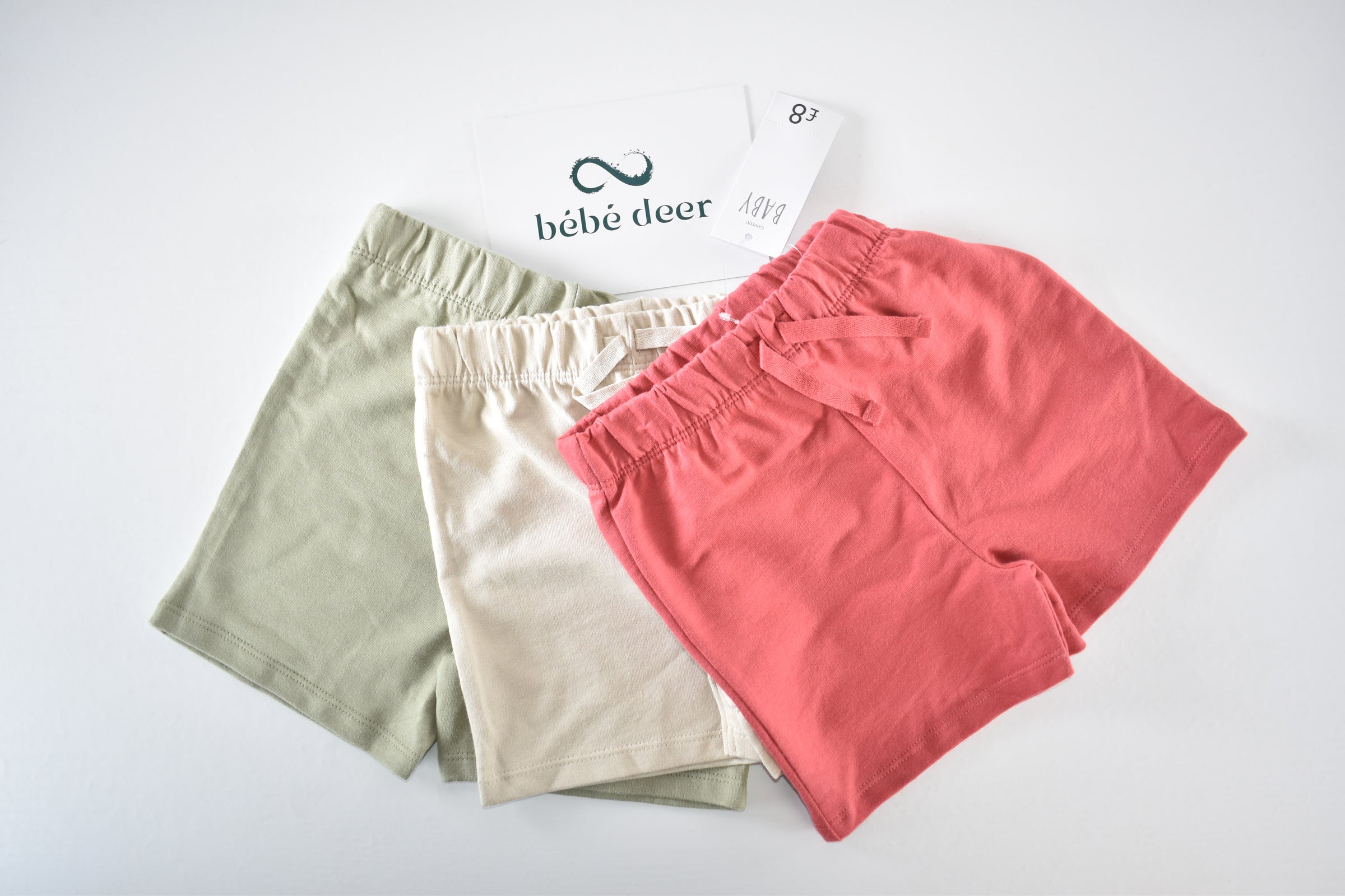 Lot de 3 shorts 12/18 mois neufs avec étiquettes