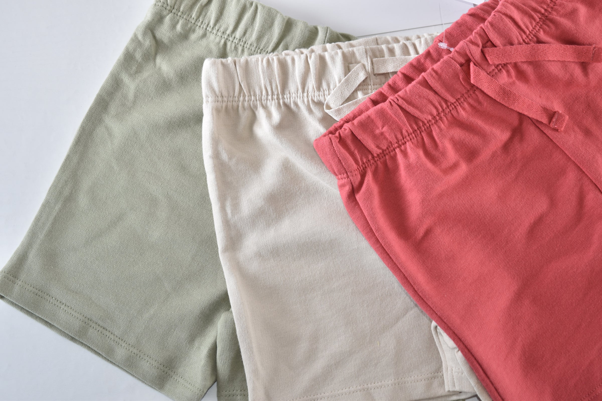 Lot de 3 shorts 12/18 mois neufs avec étiquettes