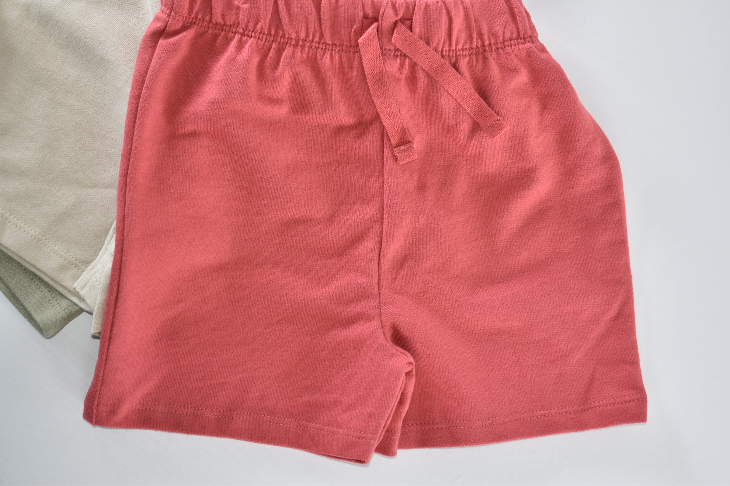 Lot de 3 shorts 12/18 mois neufs avec étiquettes