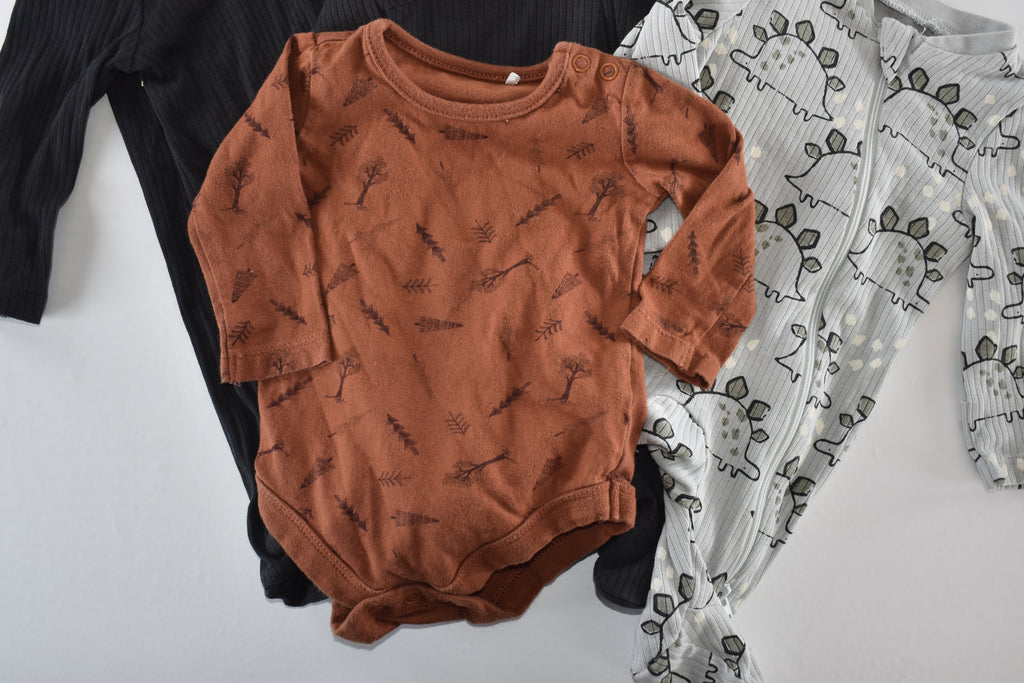Set of 1 bodysuit & 3 sleepsuits