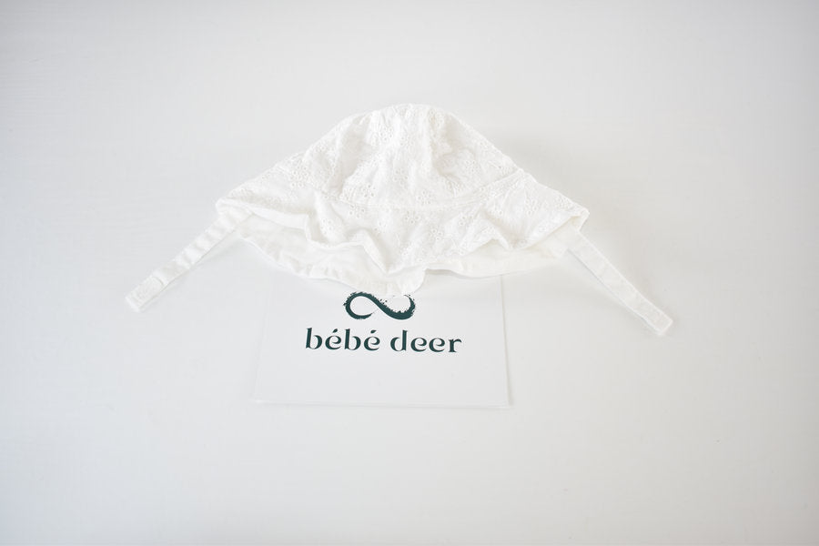 White embroidered sun hat 0/3 months