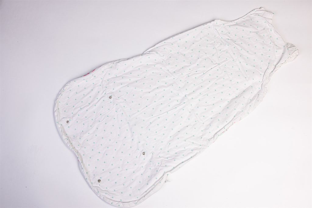 White sleeping bag with giraffe and bird