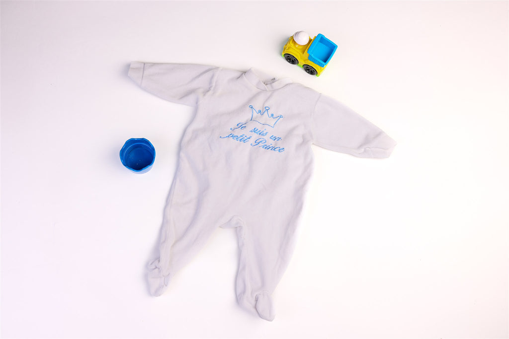 White "Je suis un petit prince" (I'm a Little Prince) sleepsuit