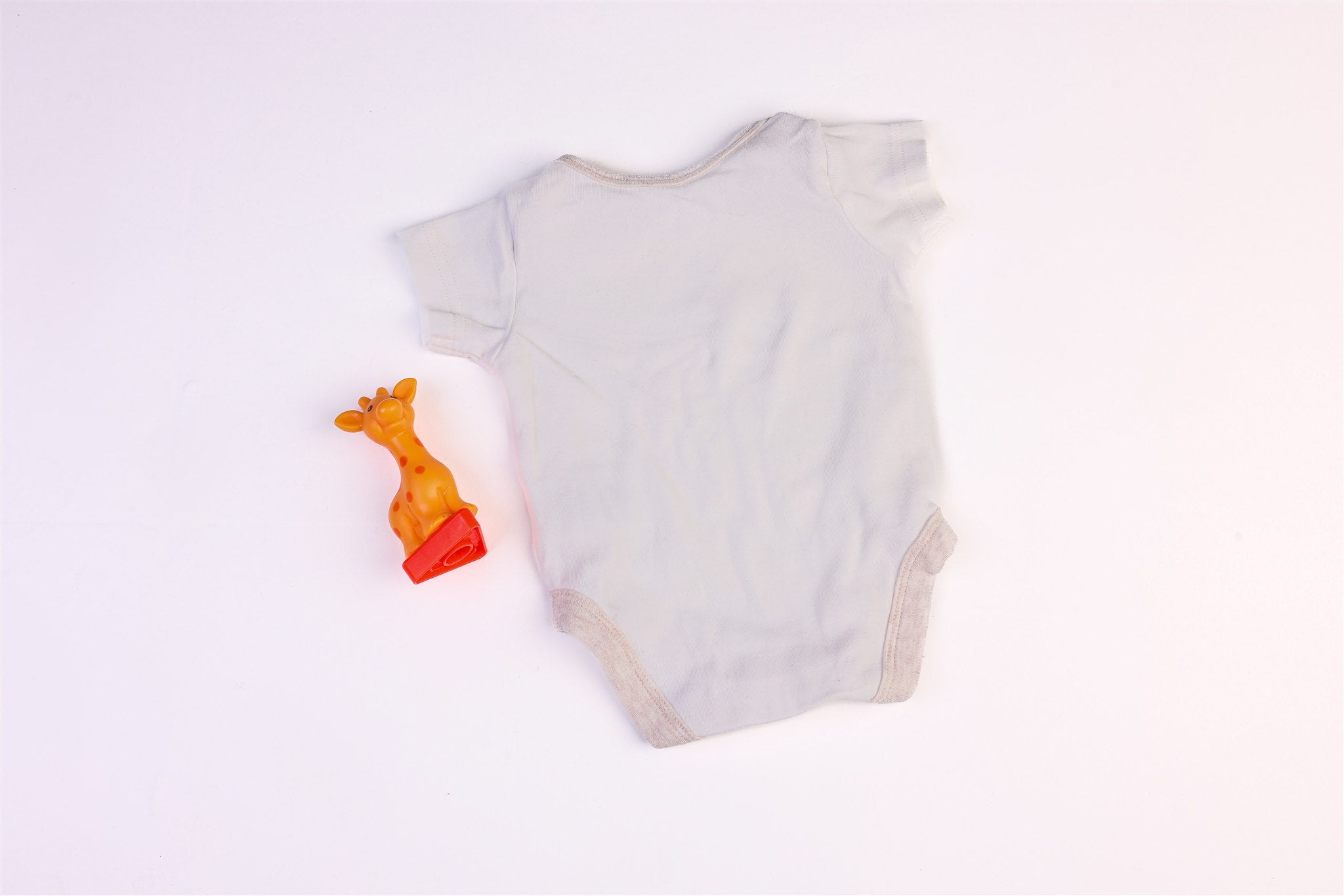 Short-sleeved giraffe bodysuit