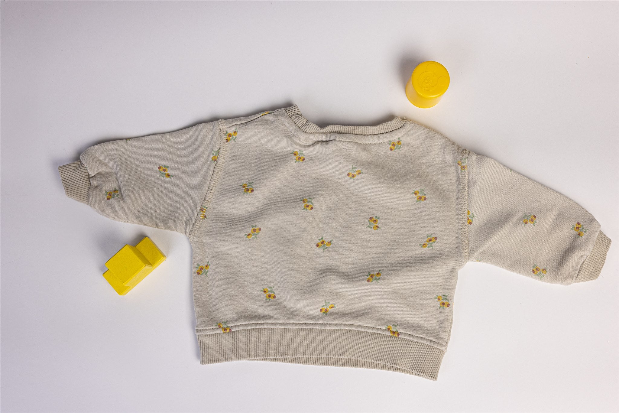 Jumper with small flowers