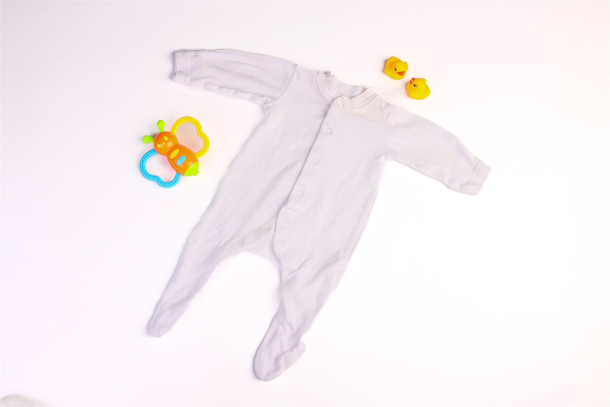 White, long-sleeved, lightweight sleepsuit