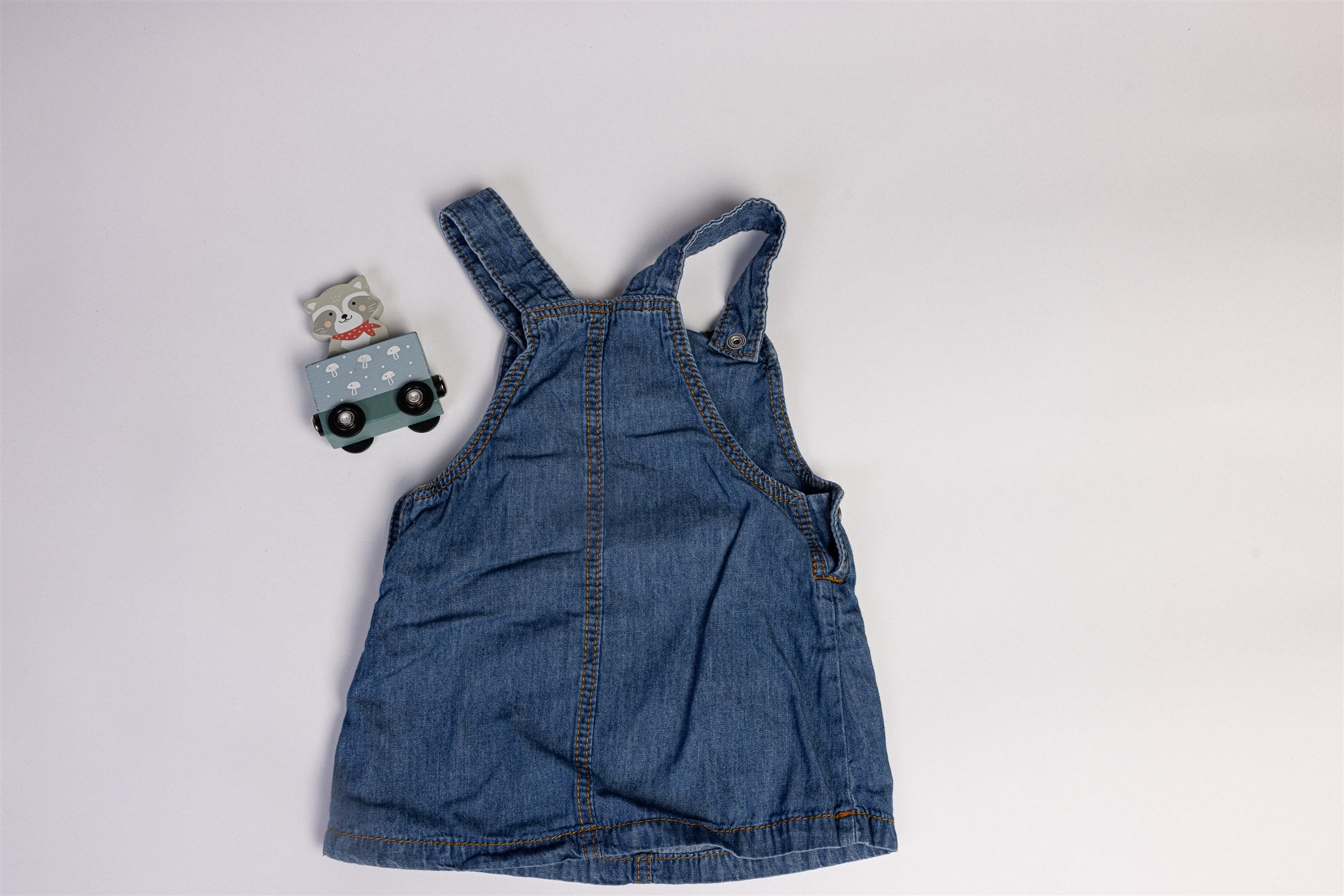 Denim dress with straps, "happy" and sun print