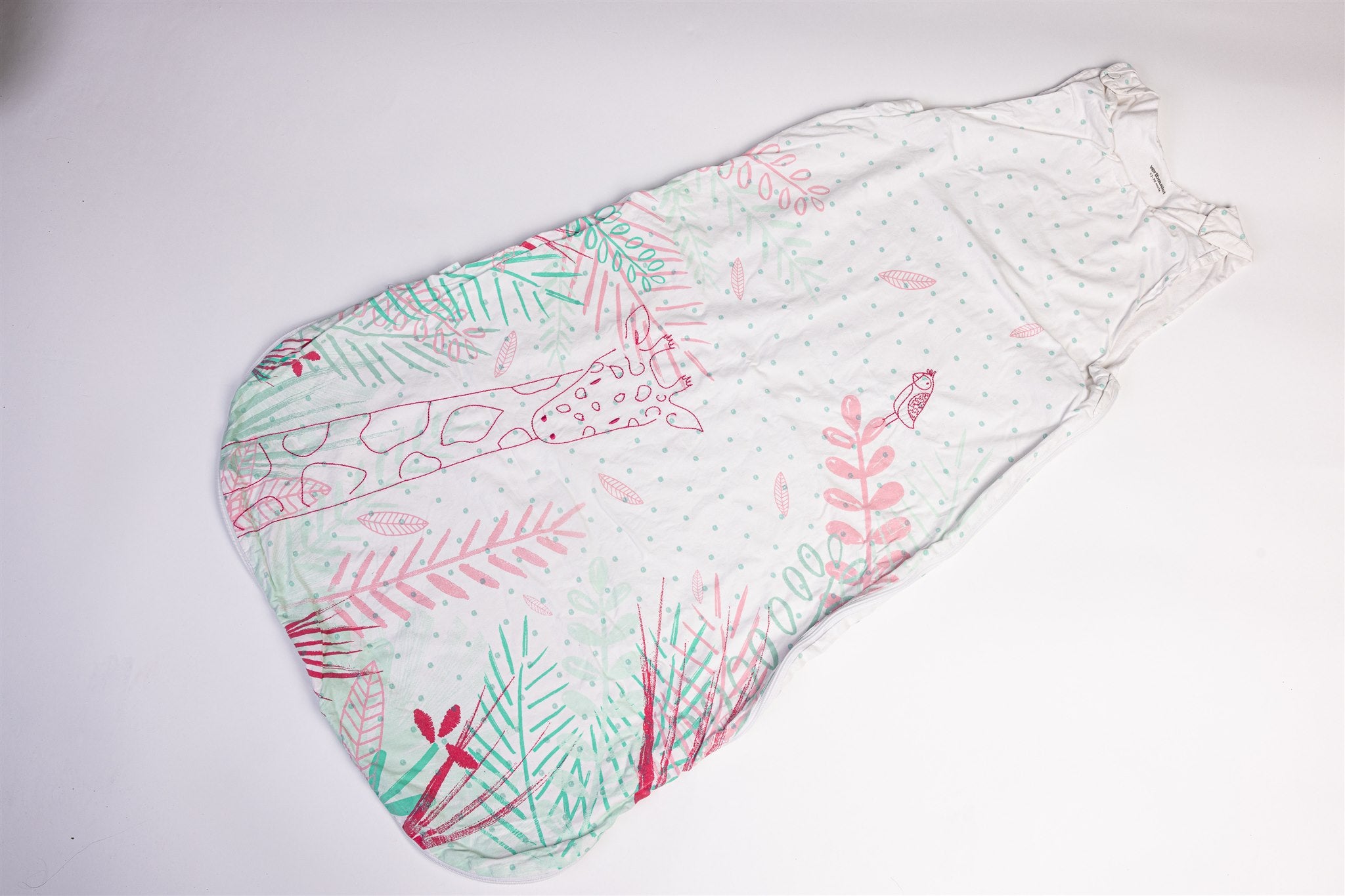 White sleeping bag with giraffe and bird