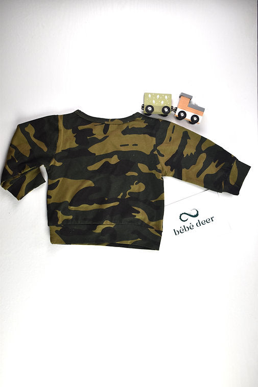 Green camouflage top “STRAIGHT UP MAMA’S BOY”