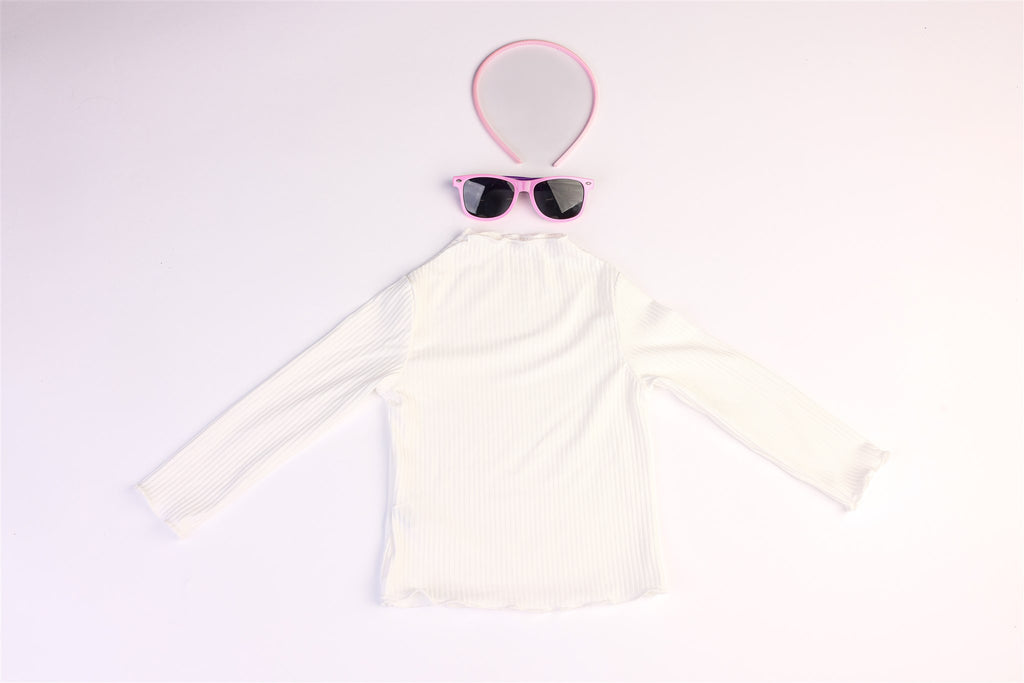 White  top with slightly ruffled collar