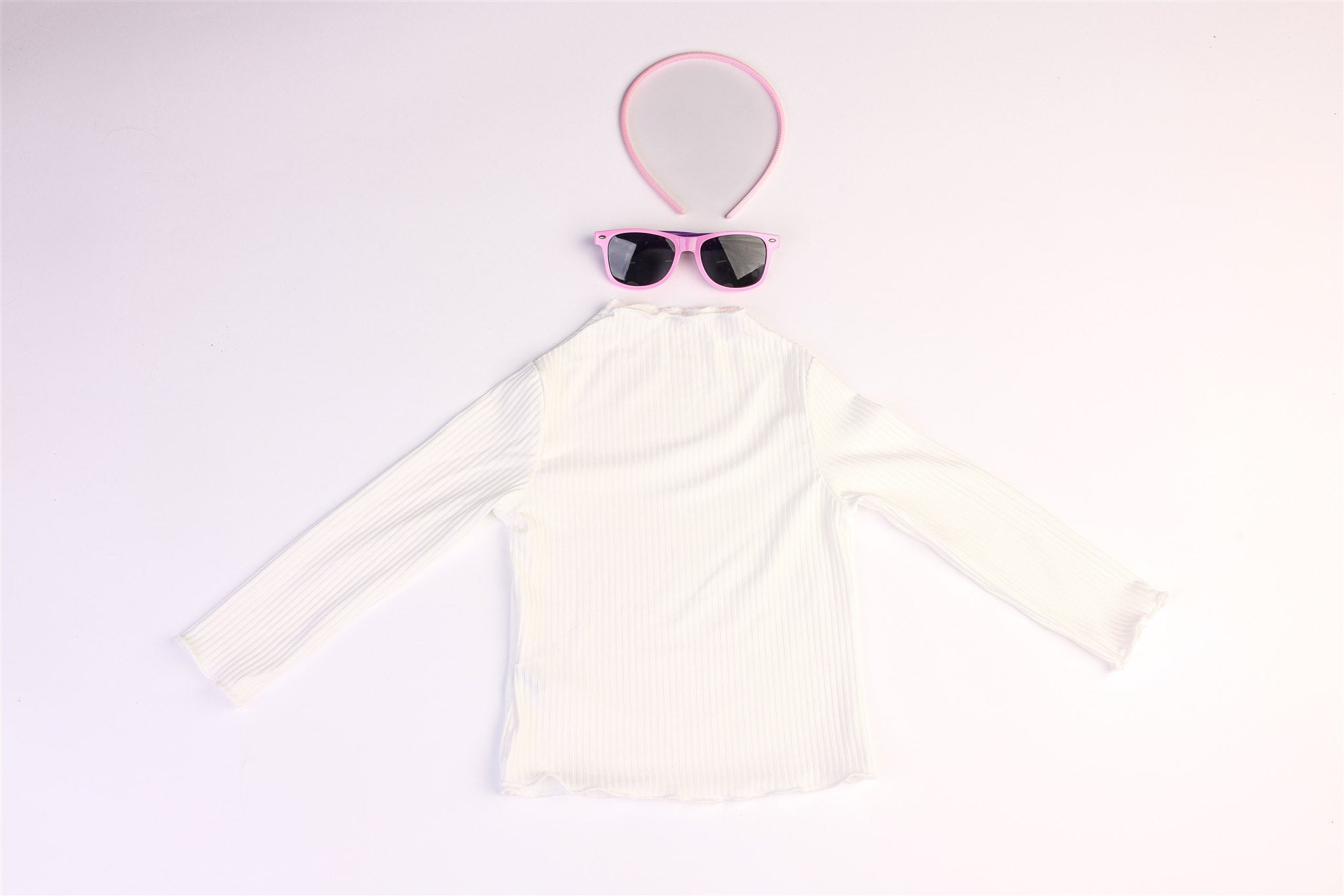 White  top with slightly ruffled collar
