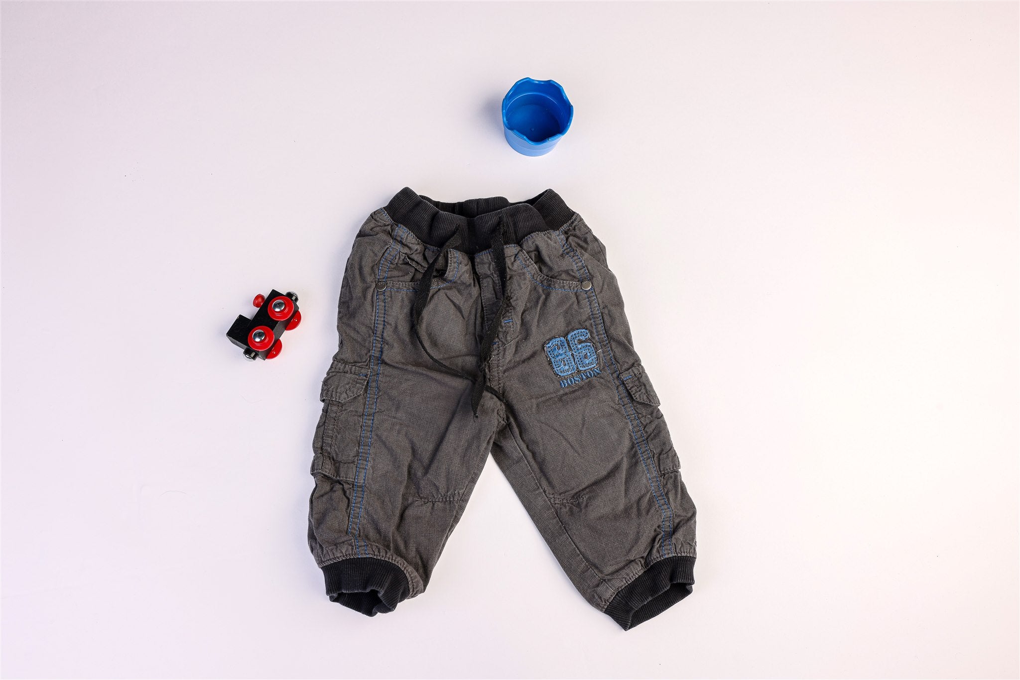 Grey trousers with blue stitching "86 Boston"