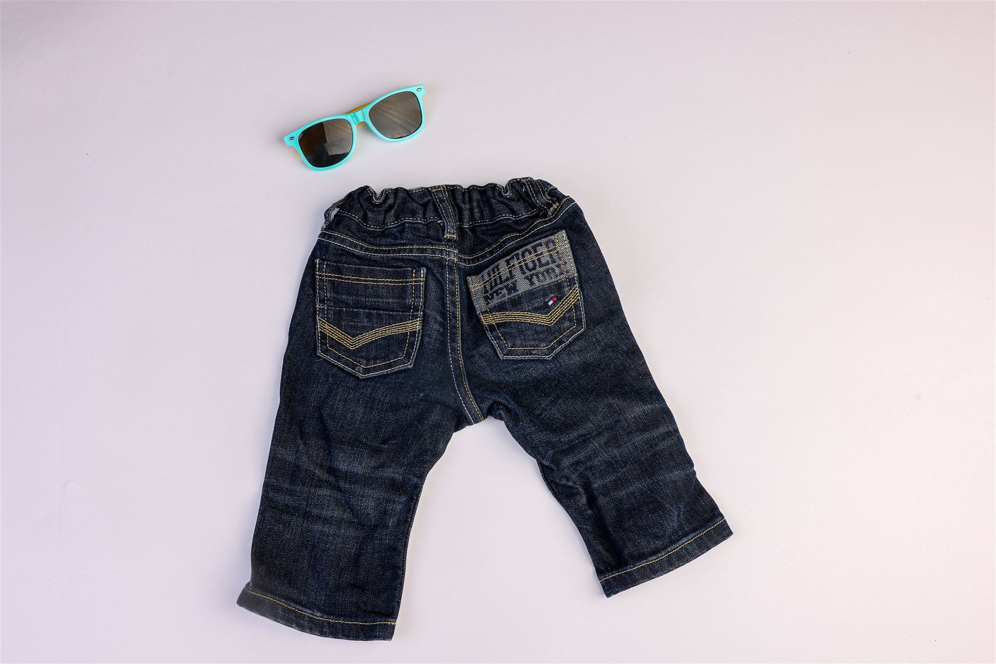 Jeans with yellow stitching