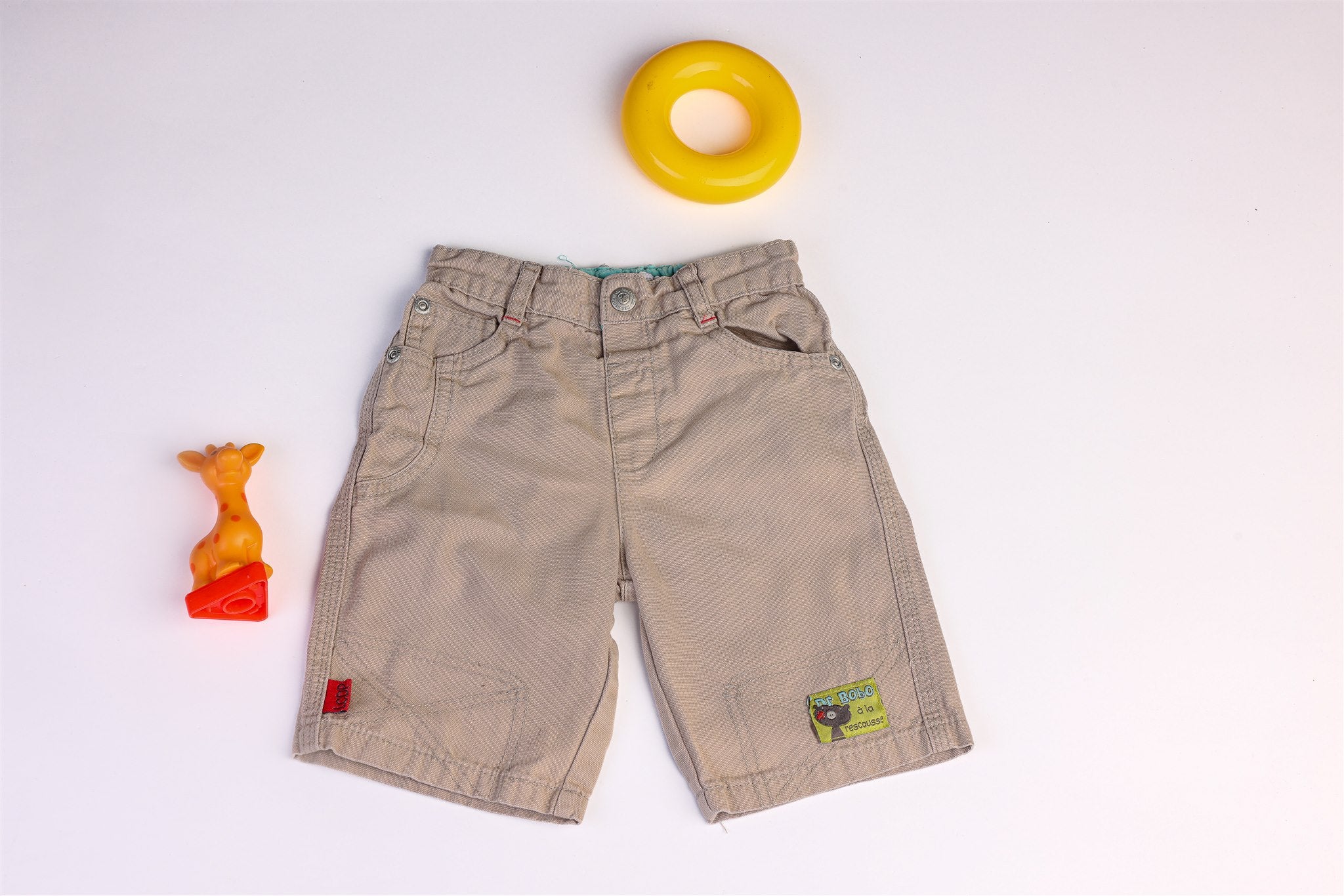 Beige shorts "Dr bob à la rescousse"