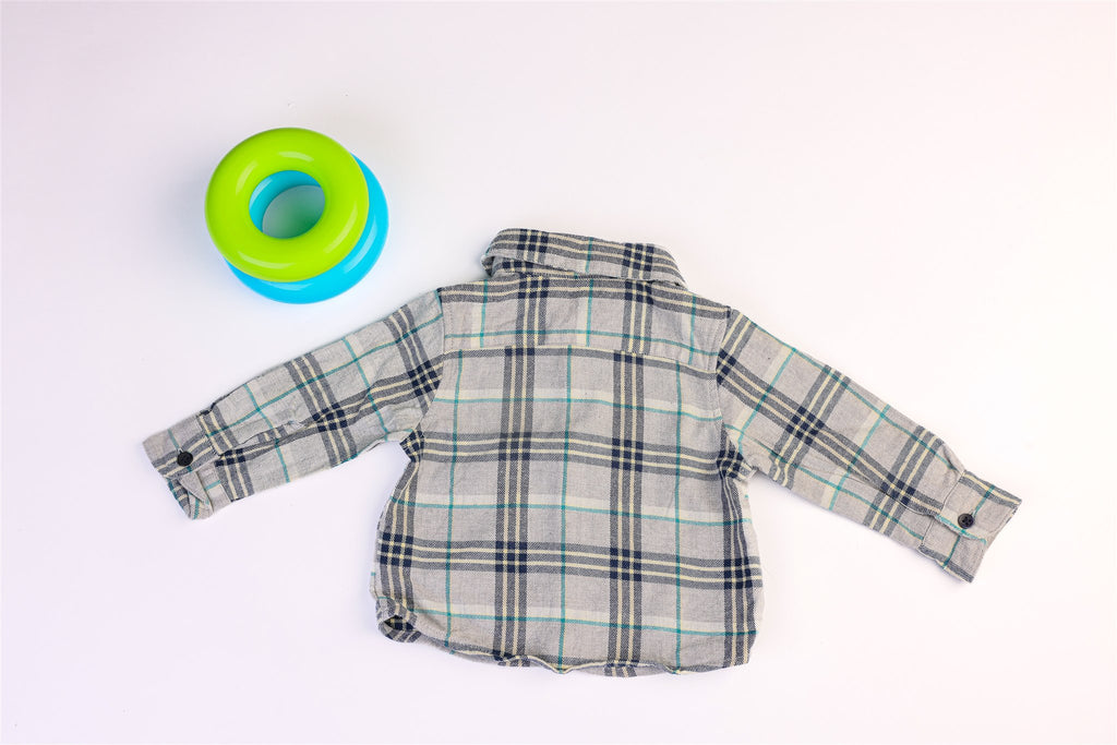 Long-sleeved grey and blue shirt