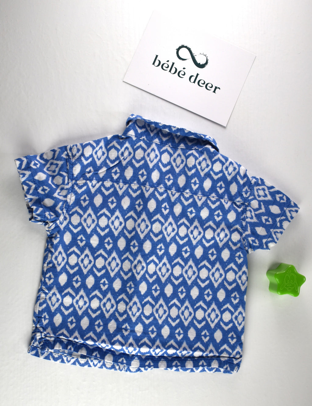 Blue short-sleeved shirt