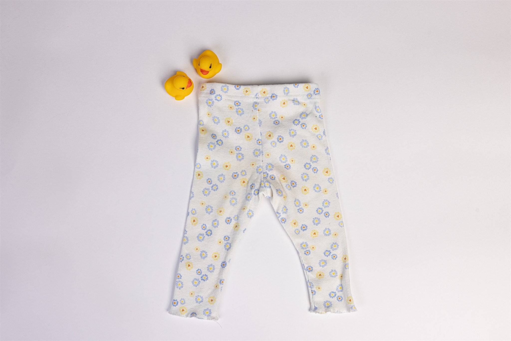 White Daisy trousers with Yellow and Blue Flowers