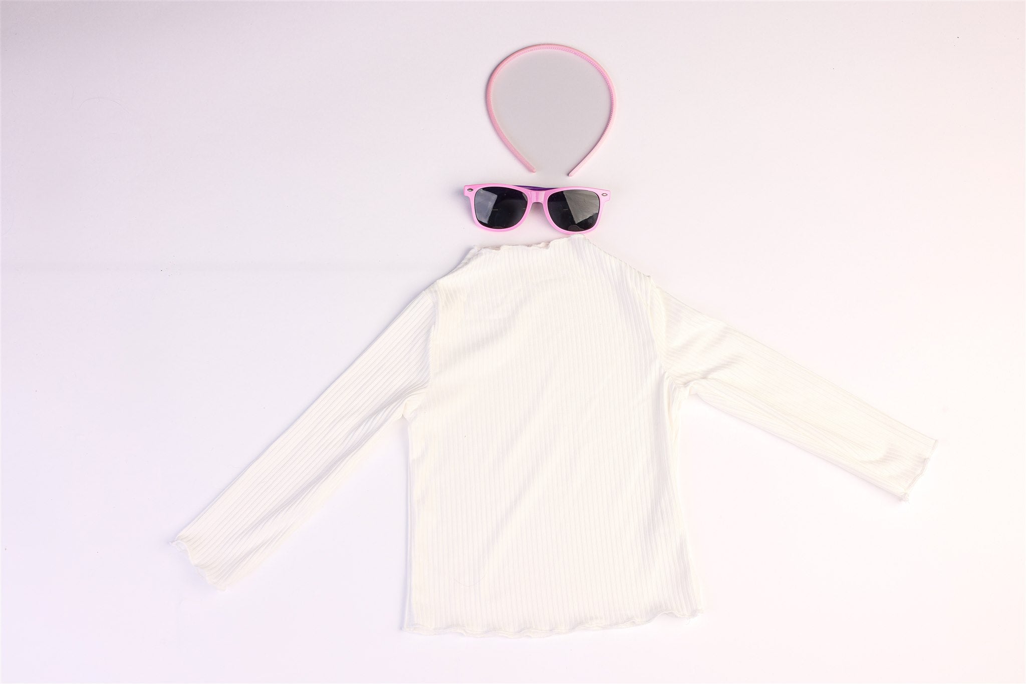 White  top with slightly ruffled collar