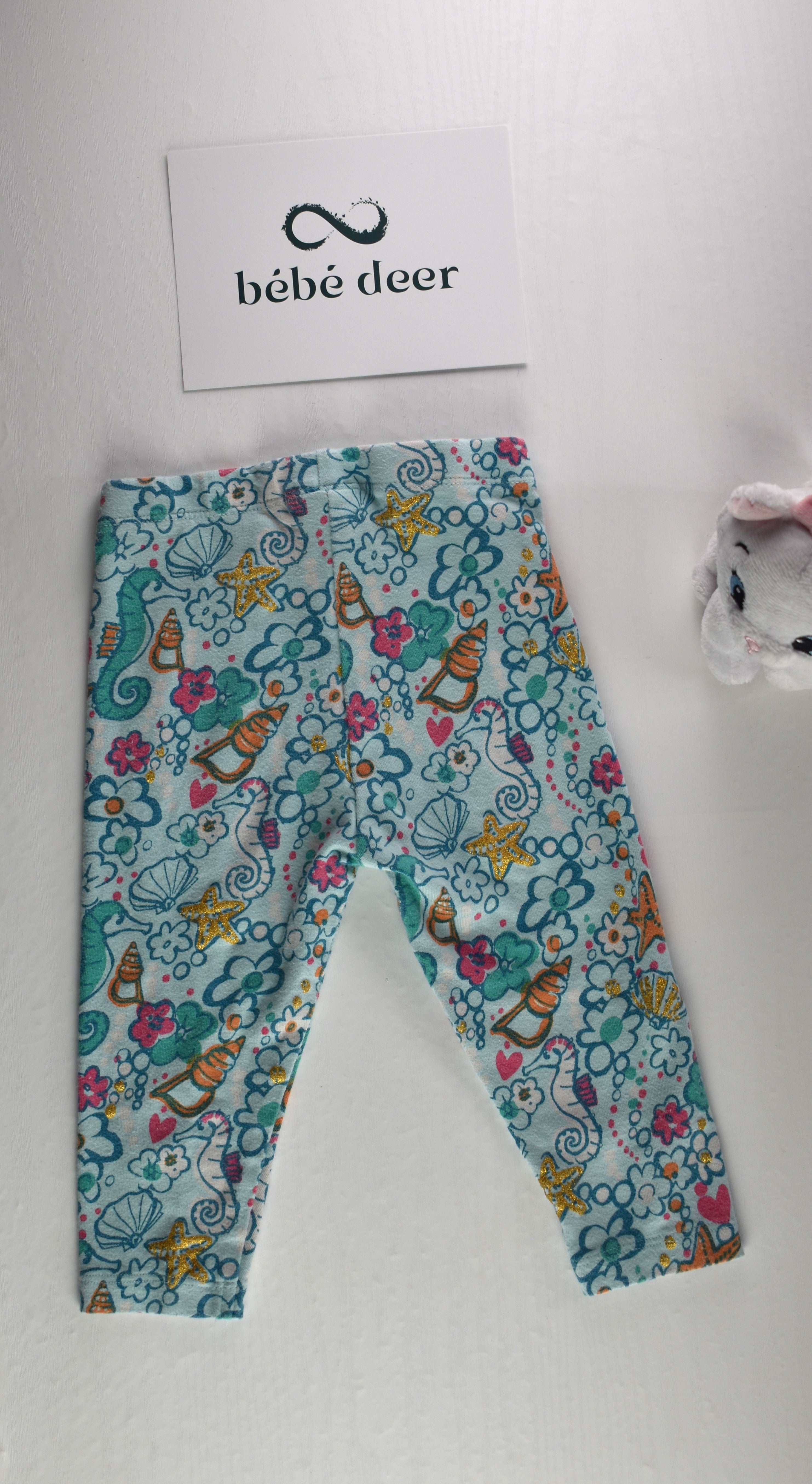 Colourful leggings with an all-over sea life print