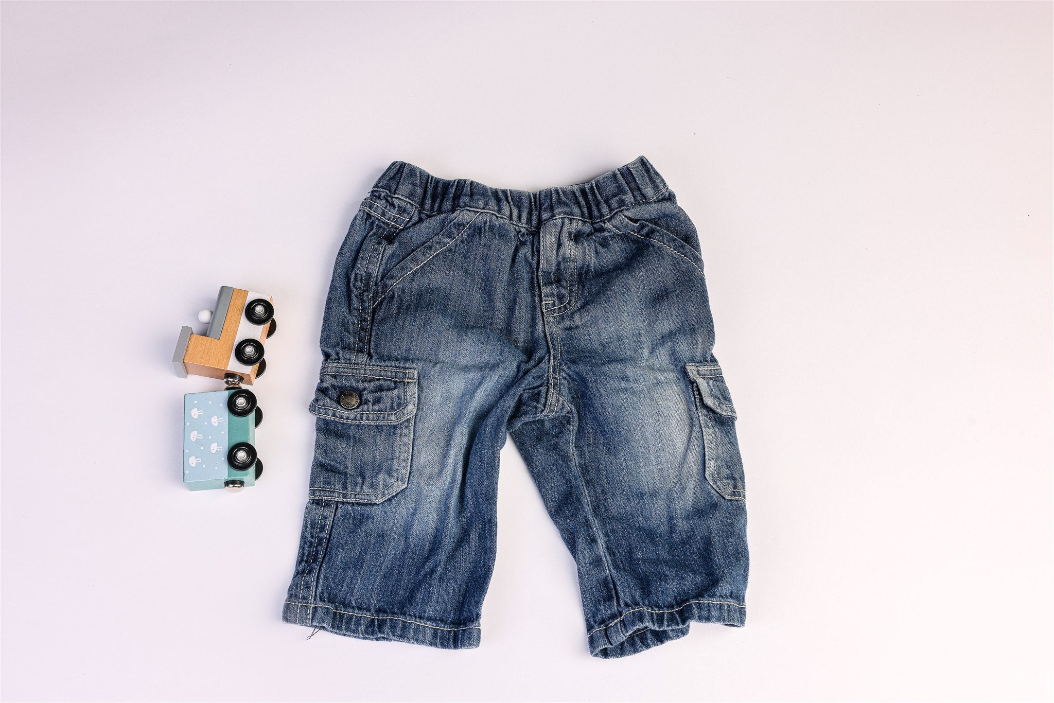 Denim shorts with pockets