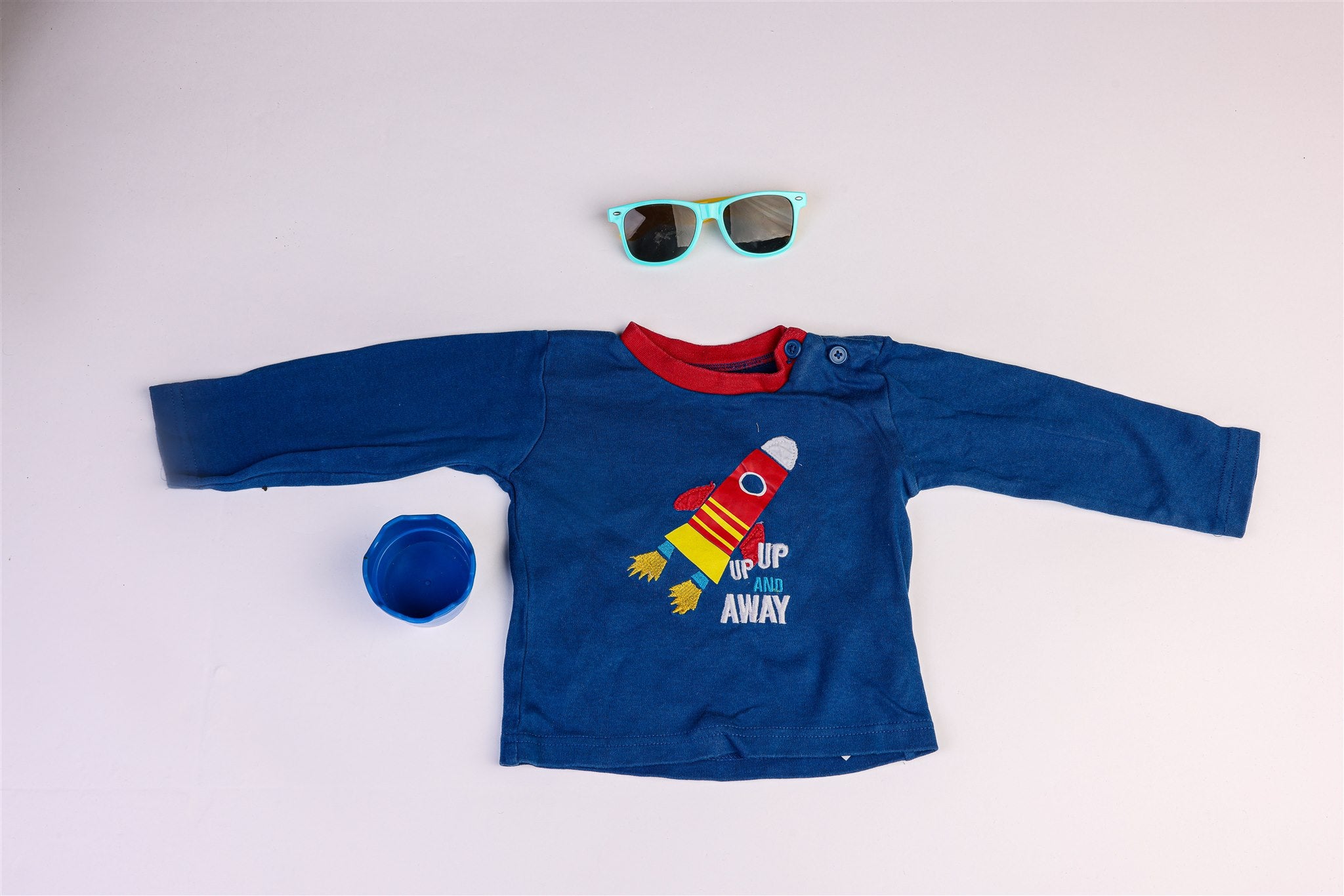 Two-piece pyjamas in rocket blue "up, up, and away"